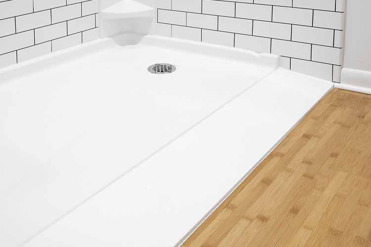 Marble walled bathtub